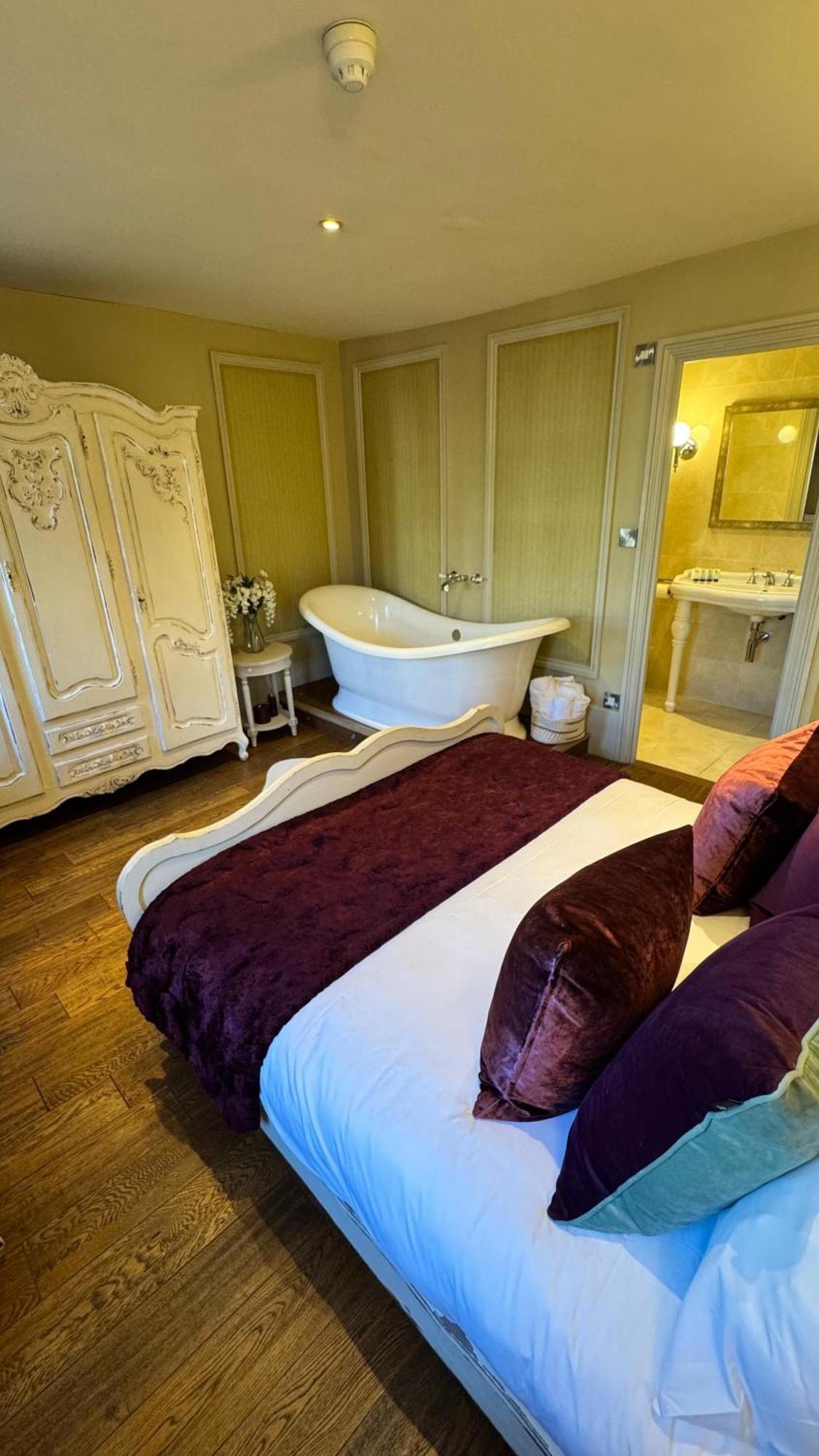 นัมเบอร์ 64 แอท เดอะ จอยเนอร์ Hotel เวสต์มอลลิง ภายนอก รูปภาพ